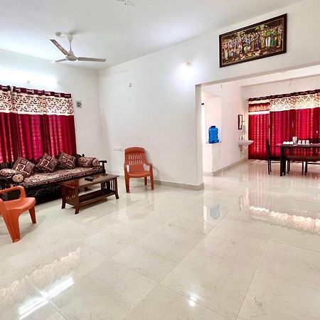 Truelife Homestays - Alamelu Avenue - Fully Furnished Ac 2Bhk Apartments In Tirupati - Walkable To Restaurants & Super Market - Fast Wifi - Kitchen - Easy Access To Airport, Railway Station, Sri Padmavathi & Tirumala Temple Bagian luar foto