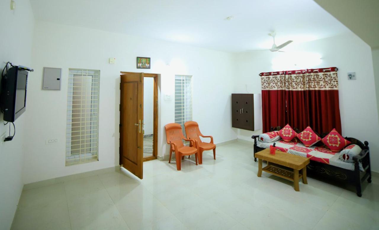 Truelife Homestays - Alamelu Avenue - Fully Furnished Ac 2Bhk Apartments In Tirupati - Walkable To Restaurants & Super Market - Fast Wifi - Kitchen - Easy Access To Airport, Railway Station, Sri Padmavathi & Tirumala Temple Bagian luar foto
