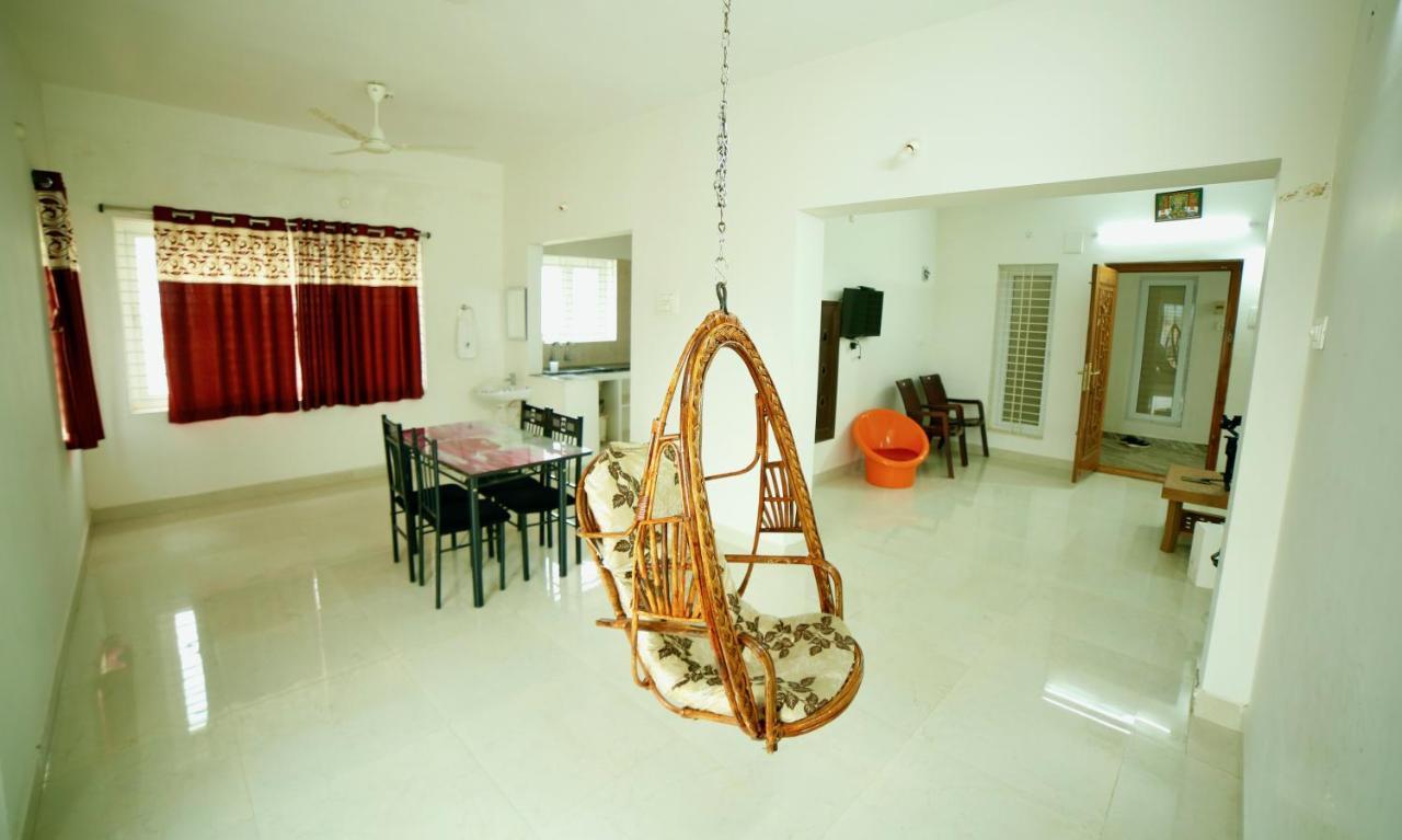 Truelife Homestays - Alamelu Avenue - Fully Furnished Ac 2Bhk Apartments In Tirupati - Walkable To Restaurants & Super Market - Fast Wifi - Kitchen - Easy Access To Airport, Railway Station, Sri Padmavathi & Tirumala Temple Bagian luar foto