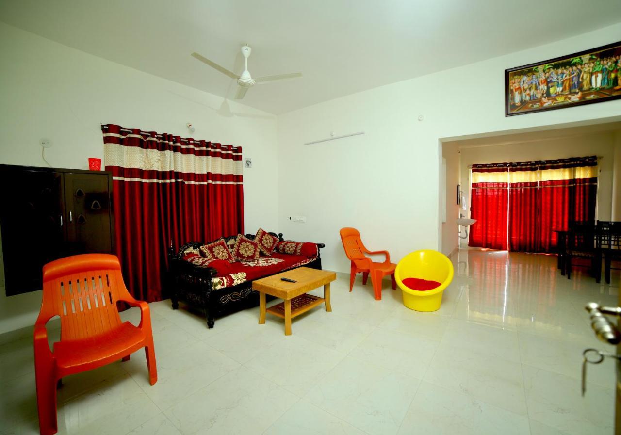 Truelife Homestays - Alamelu Avenue - Fully Furnished Ac 2Bhk Apartments In Tirupati - Walkable To Restaurants & Super Market - Fast Wifi - Kitchen - Easy Access To Airport, Railway Station, Sri Padmavathi & Tirumala Temple Bagian luar foto