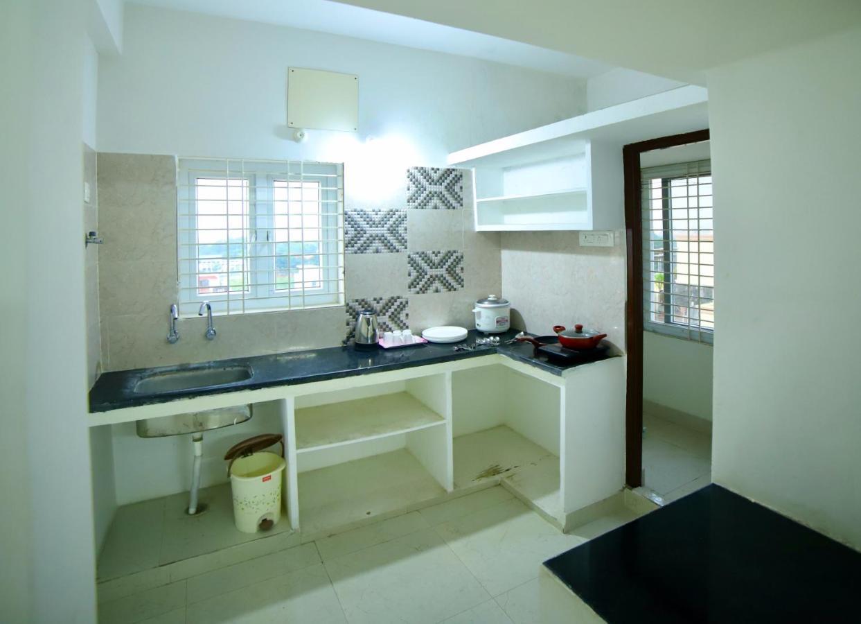 Truelife Homestays - Alamelu Avenue - Fully Furnished Ac 2Bhk Apartments In Tirupati - Walkable To Restaurants & Super Market - Fast Wifi - Kitchen - Easy Access To Airport, Railway Station, Sri Padmavathi & Tirumala Temple Bagian luar foto