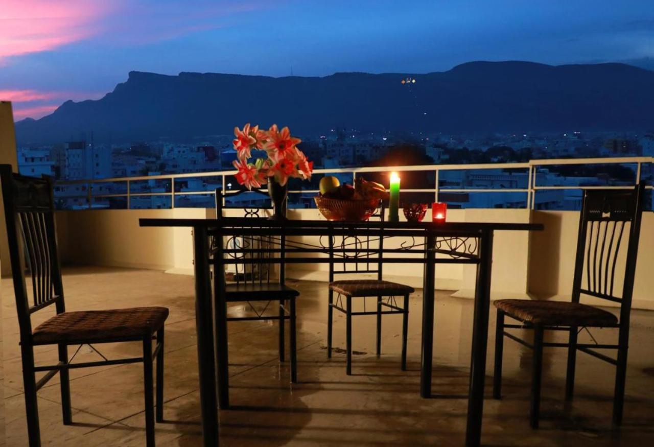 Truelife Homestays - Alamelu Avenue - Fully Furnished Ac 2Bhk Apartments In Tirupati - Walkable To Restaurants & Super Market - Fast Wifi - Kitchen - Easy Access To Airport, Railway Station, Sri Padmavathi & Tirumala Temple Bagian luar foto