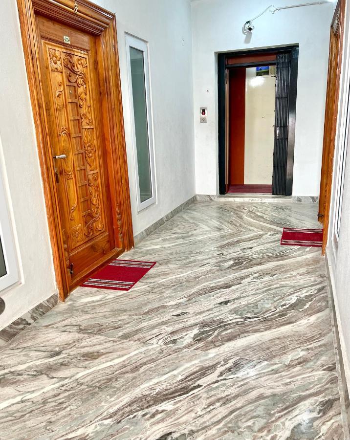 Truelife Homestays - Alamelu Avenue - Fully Furnished Ac 2Bhk Apartments In Tirupati - Walkable To Restaurants & Super Market - Fast Wifi - Kitchen - Easy Access To Airport, Railway Station, Sri Padmavathi & Tirumala Temple Bagian luar foto