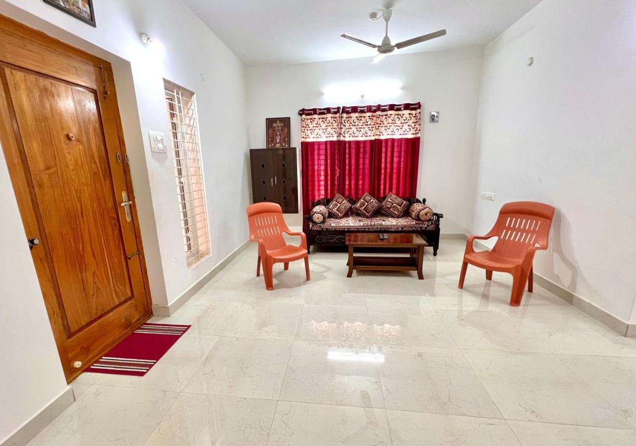 Truelife Homestays - Alamelu Avenue - Fully Furnished Ac 2Bhk Apartments In Tirupati - Walkable To Restaurants & Super Market - Fast Wifi - Kitchen - Easy Access To Airport, Railway Station, Sri Padmavathi & Tirumala Temple Bagian luar foto