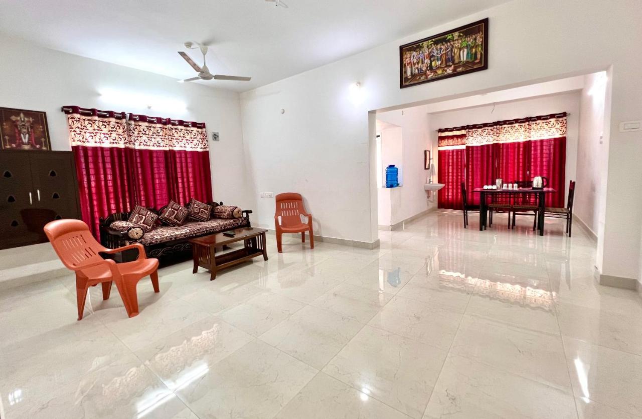 Truelife Homestays - Alamelu Avenue - Fully Furnished Ac 2Bhk Apartments In Tirupati - Walkable To Restaurants & Super Market - Fast Wifi - Kitchen - Easy Access To Airport, Railway Station, Sri Padmavathi & Tirumala Temple Bagian luar foto