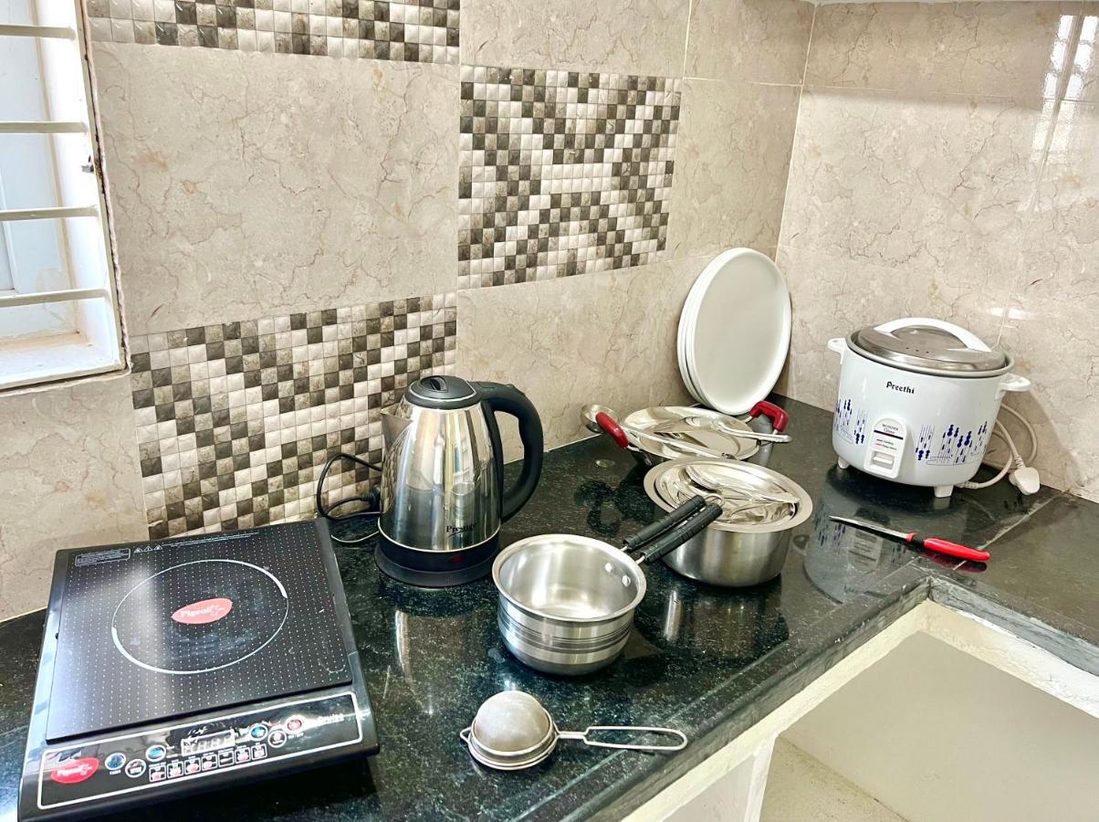 Truelife Homestays - Alamelu Avenue - Fully Furnished Ac 2Bhk Apartments In Tirupati - Walkable To Restaurants & Super Market - Fast Wifi - Kitchen - Easy Access To Airport, Railway Station, Sri Padmavathi & Tirumala Temple Bagian luar foto